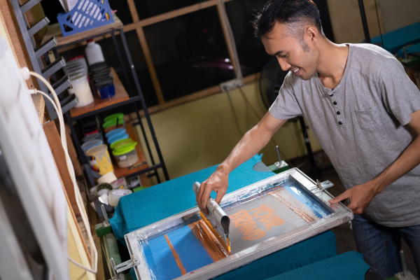 Choosing Between Heat Transfer and Screen Printing Made Simple