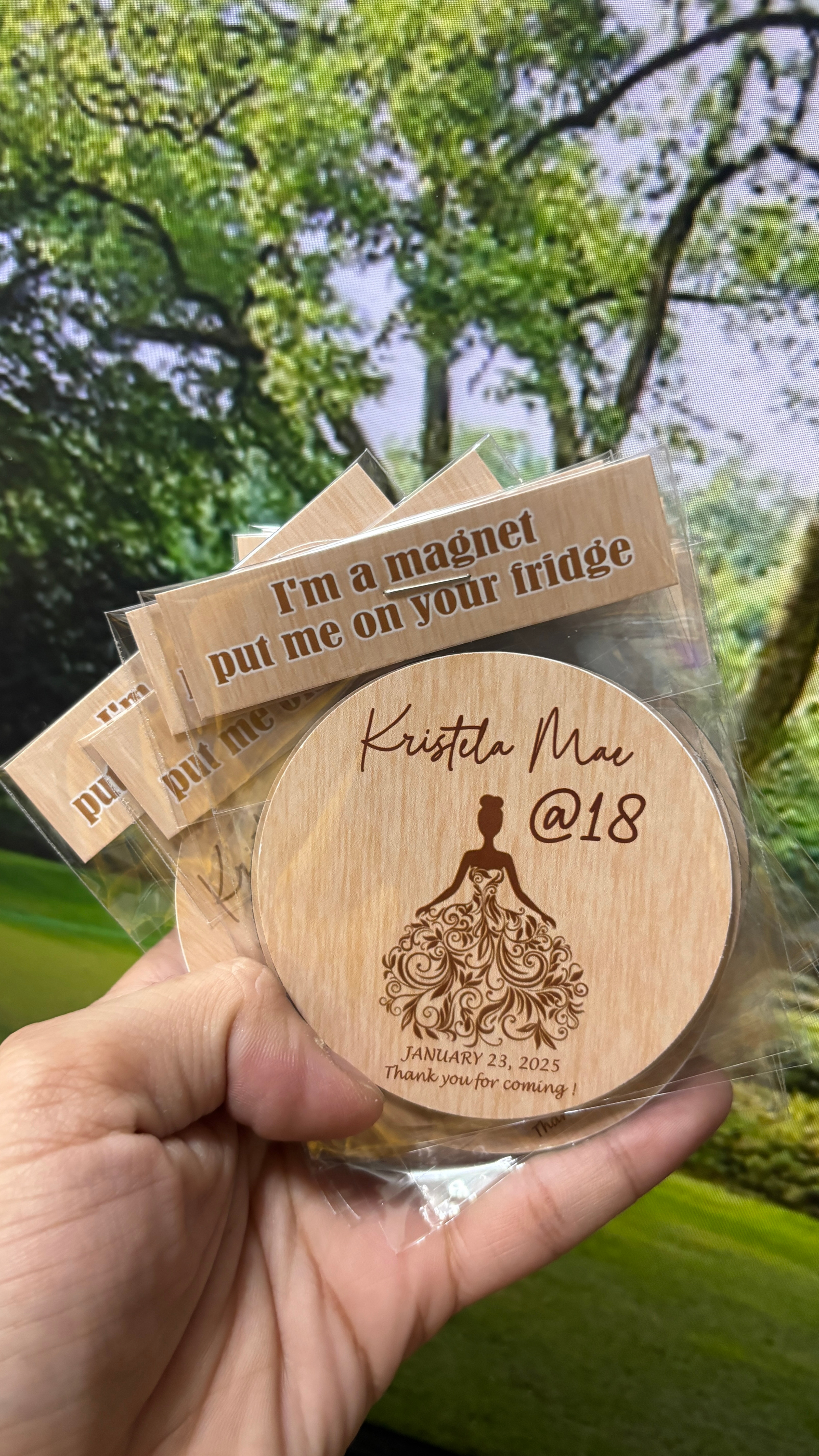 18th / Debut Birthday DESIGN 1 | CIRCLE Wood Design Ref Magnet Souvenir