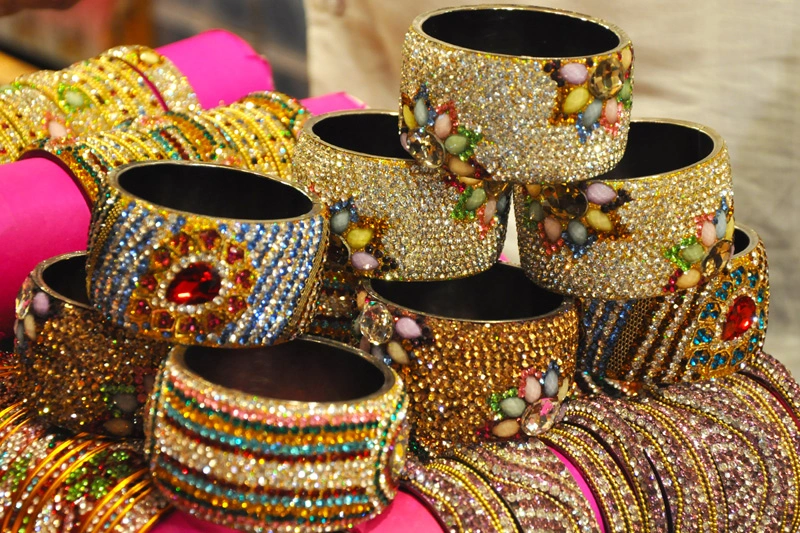 Lac hotsell bangles design