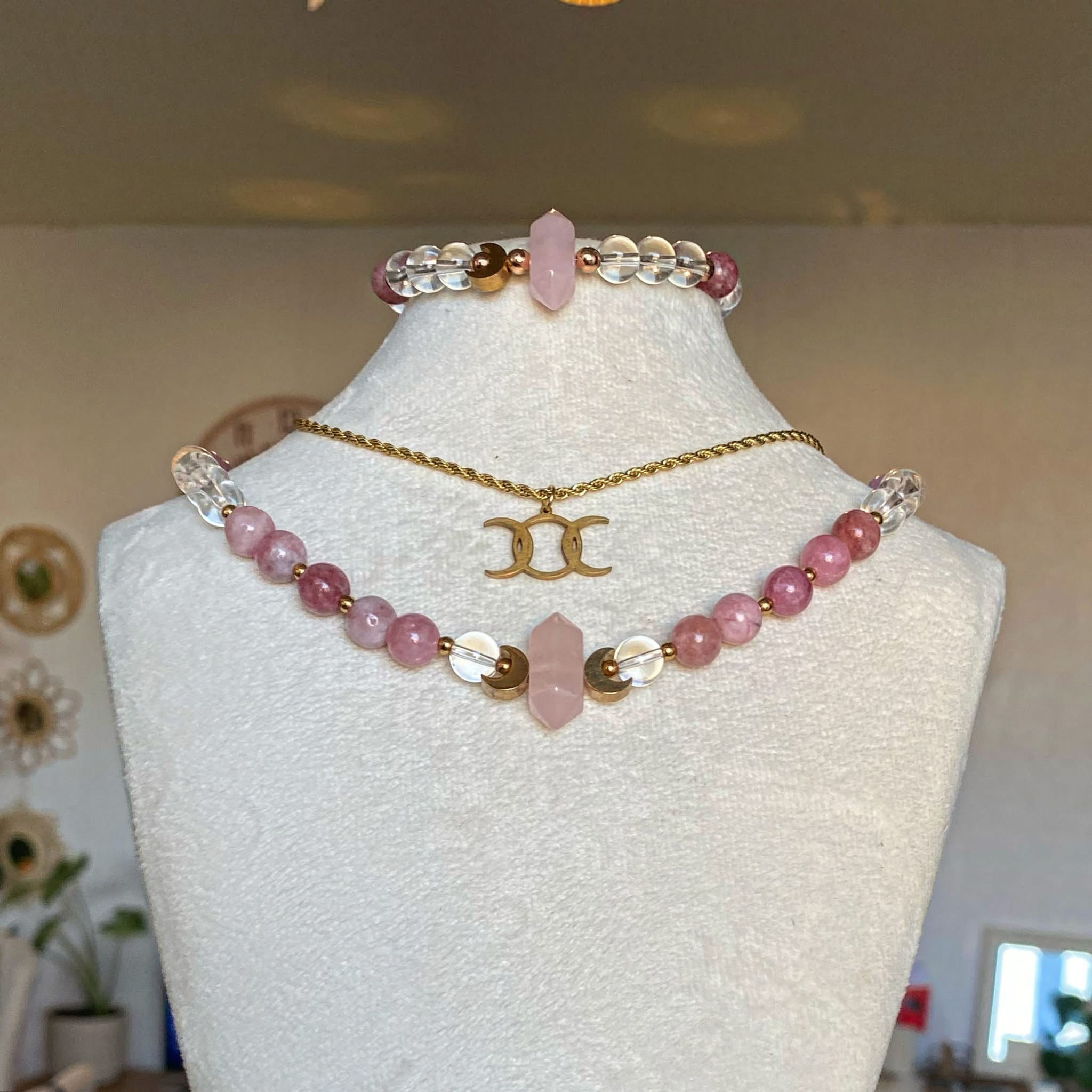 « Le Souffle de Vénus »-Parure en Quartz Rose, Rhodonite & Cristal de Roche