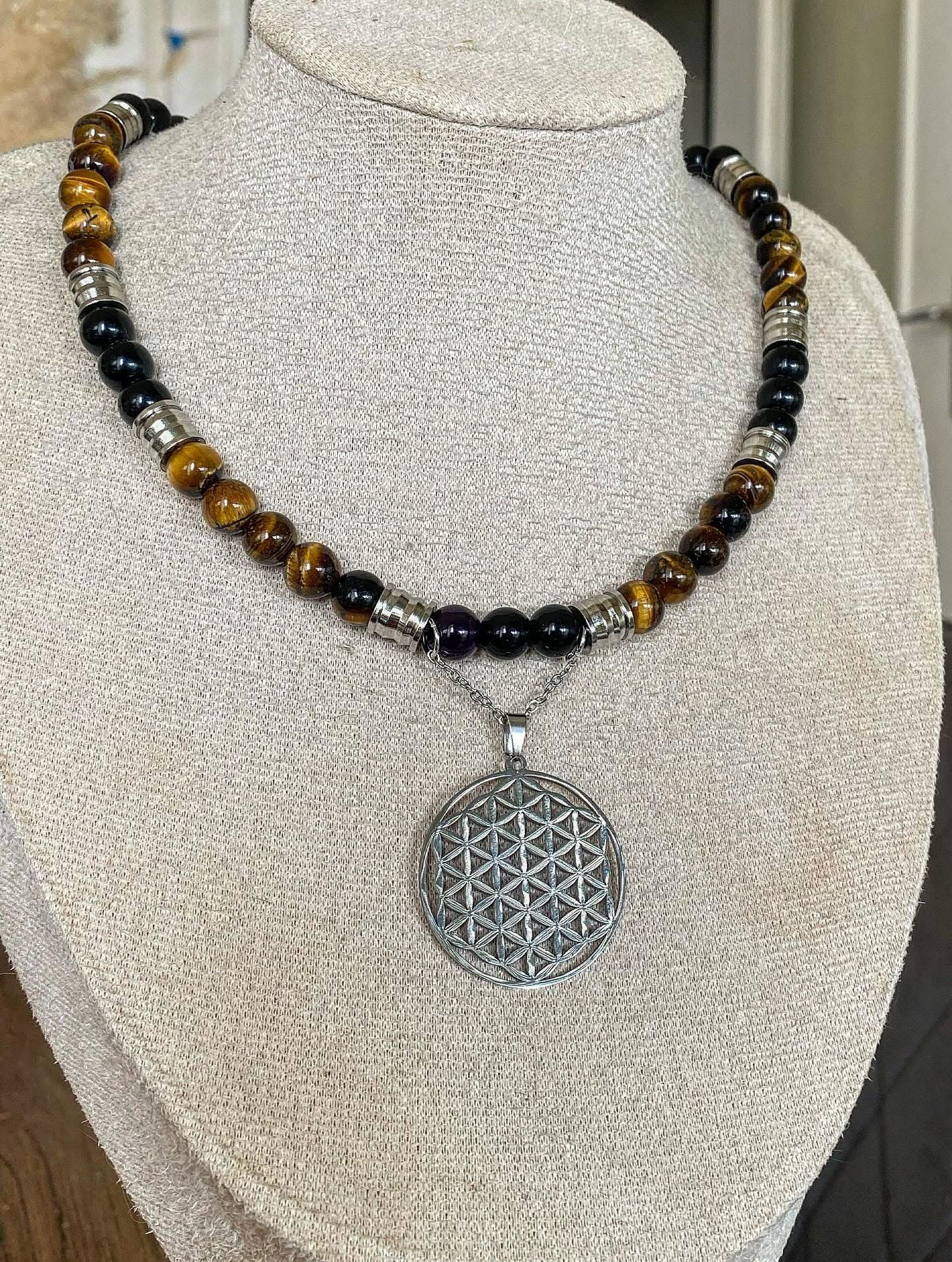 Collier « Armure Sacrée »