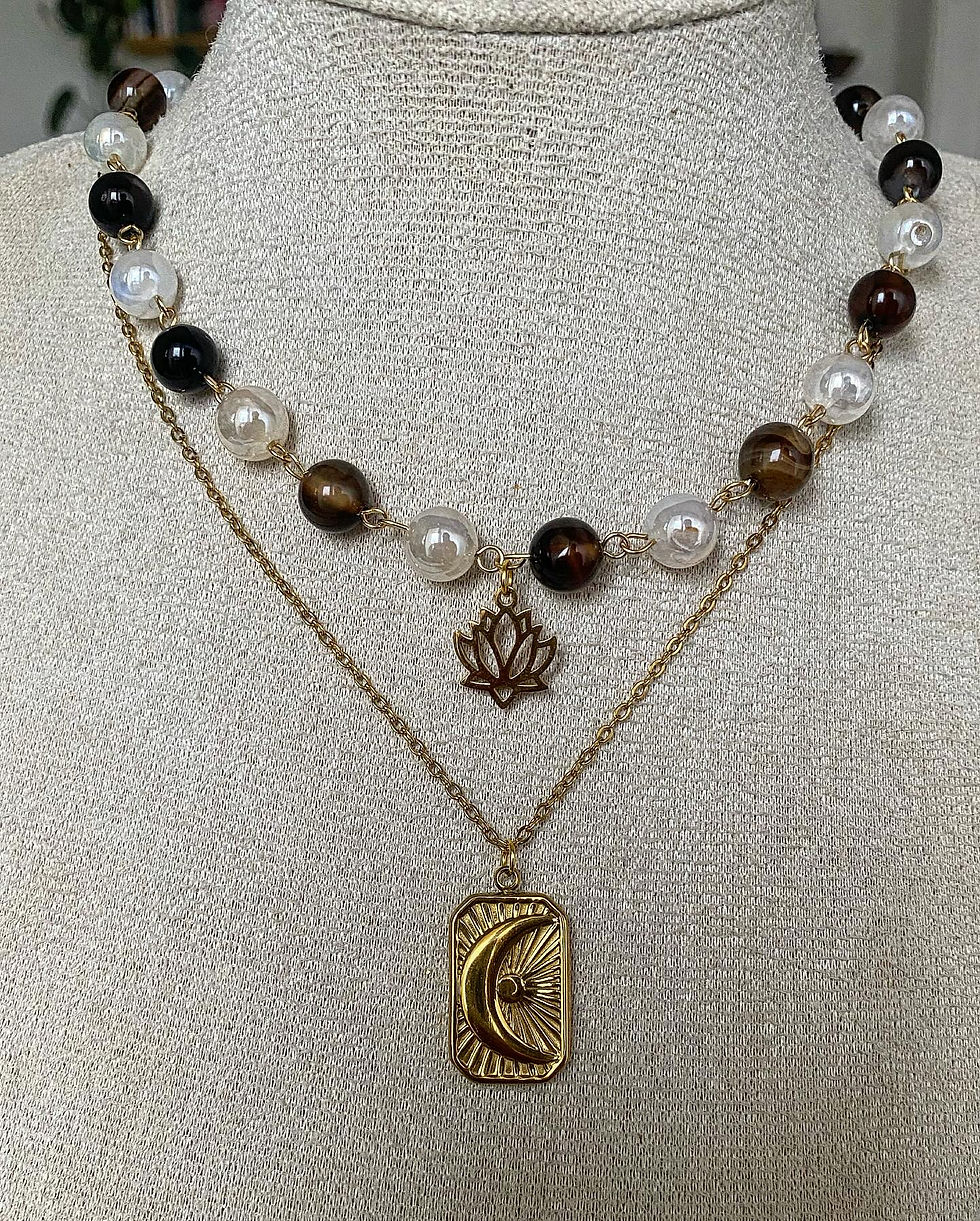 Collier en Agate et perles nacrées.