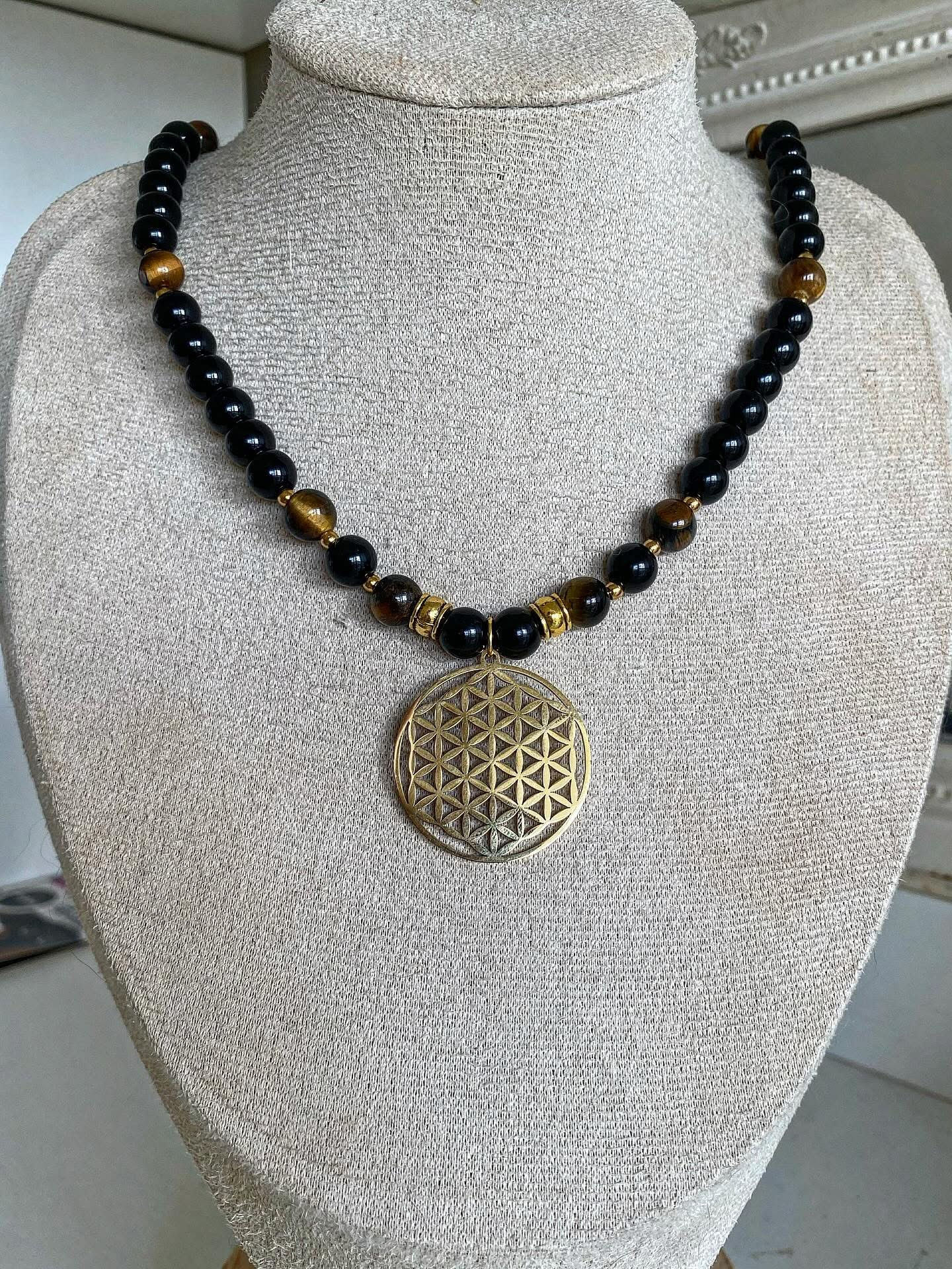 Collier « Bouclier »
