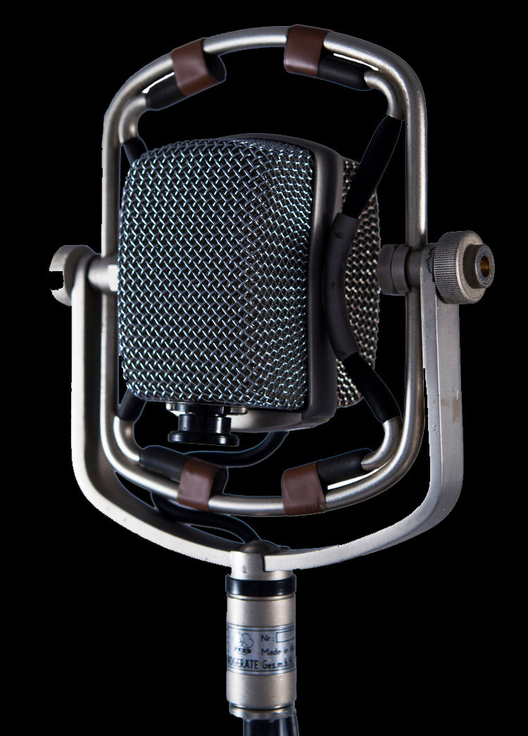 AKG D25