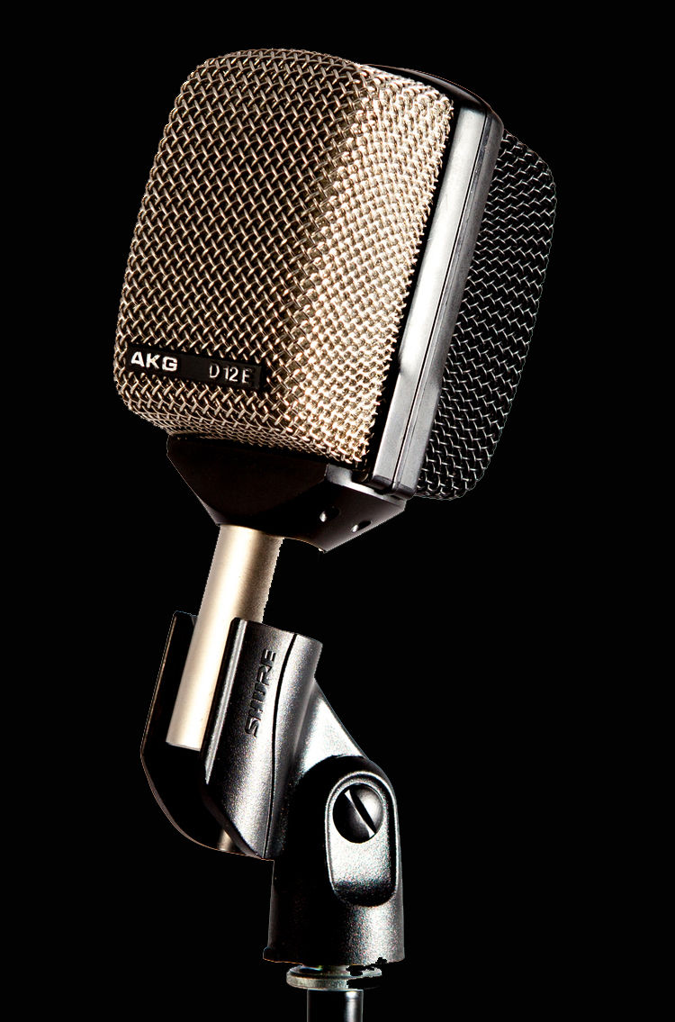 AKG D12E