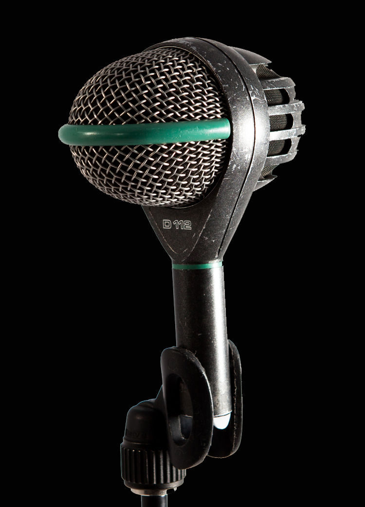 AKG D112