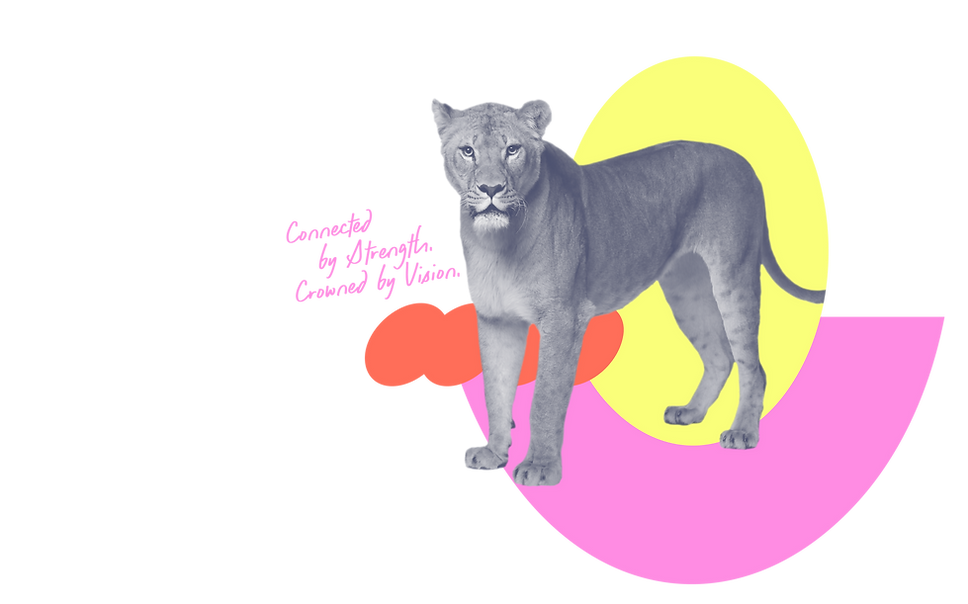 Stehende Löwin die einen direkt anschaut mit dem Schriftzug: Connected by Strength. Crowned by Vision.