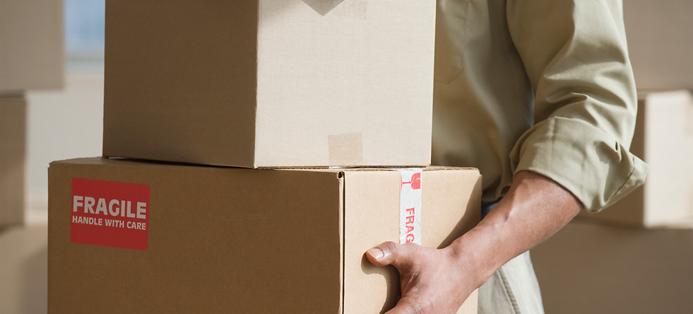 Zdawczo-Hands-Holding-boxy