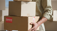 Livraison-mains-Holding-boîtes