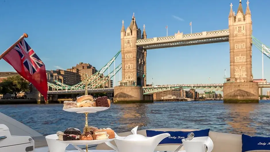 Riverside Glamour Luxury Yacht Hire on The Thames to Impress Guests