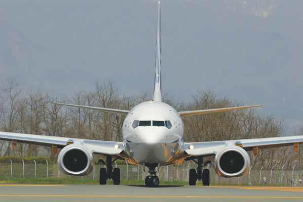 737 front on.jpeg