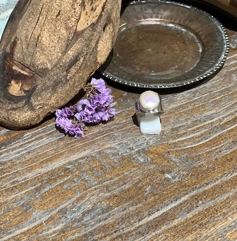 Stunning Bella Donna White and Grey Mabe Pearl Ring