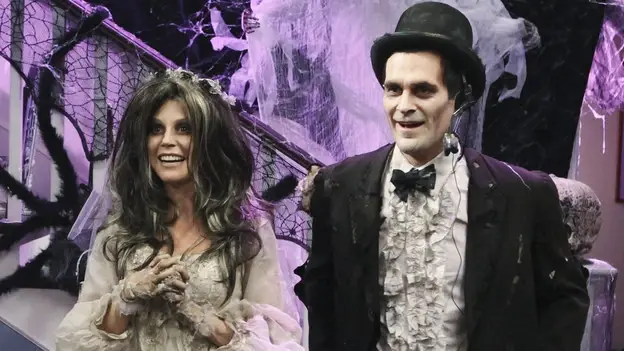 Modern Family - "Halloween" (Season 2, Episode 6)