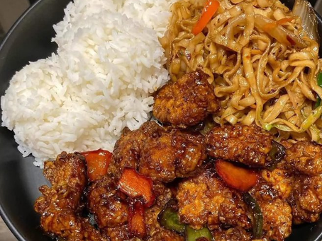 Easy Weeknight Delight: Sizzling Chicken and Noodle Stir-Fry