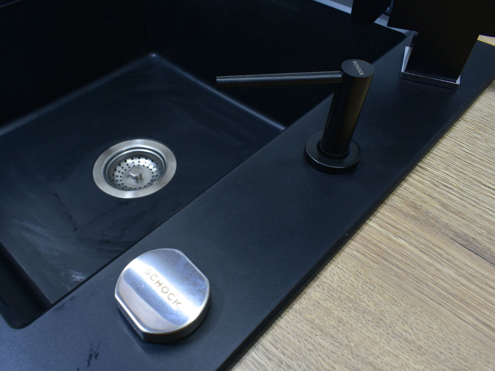 Вграден дозатор за веро в мивка Schock, показан в детайл