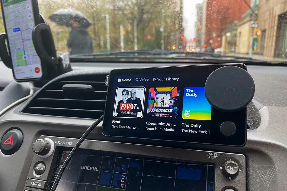 Spotify’s Car Thing chỉ đang được phát hành với số lượng có hạn. Ảnh của Ashley Carman / The Verge