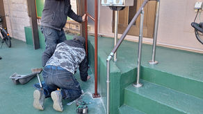 こども食堂の玄関に手すりを設置いたしました(市原市)