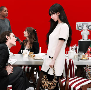 Dosya: 2024 Yılbaşı Vizyonu (5) - Zarafetin Yüzeysel Anatomisi: Prada'nın "The Dinner Guests" Kampanyası