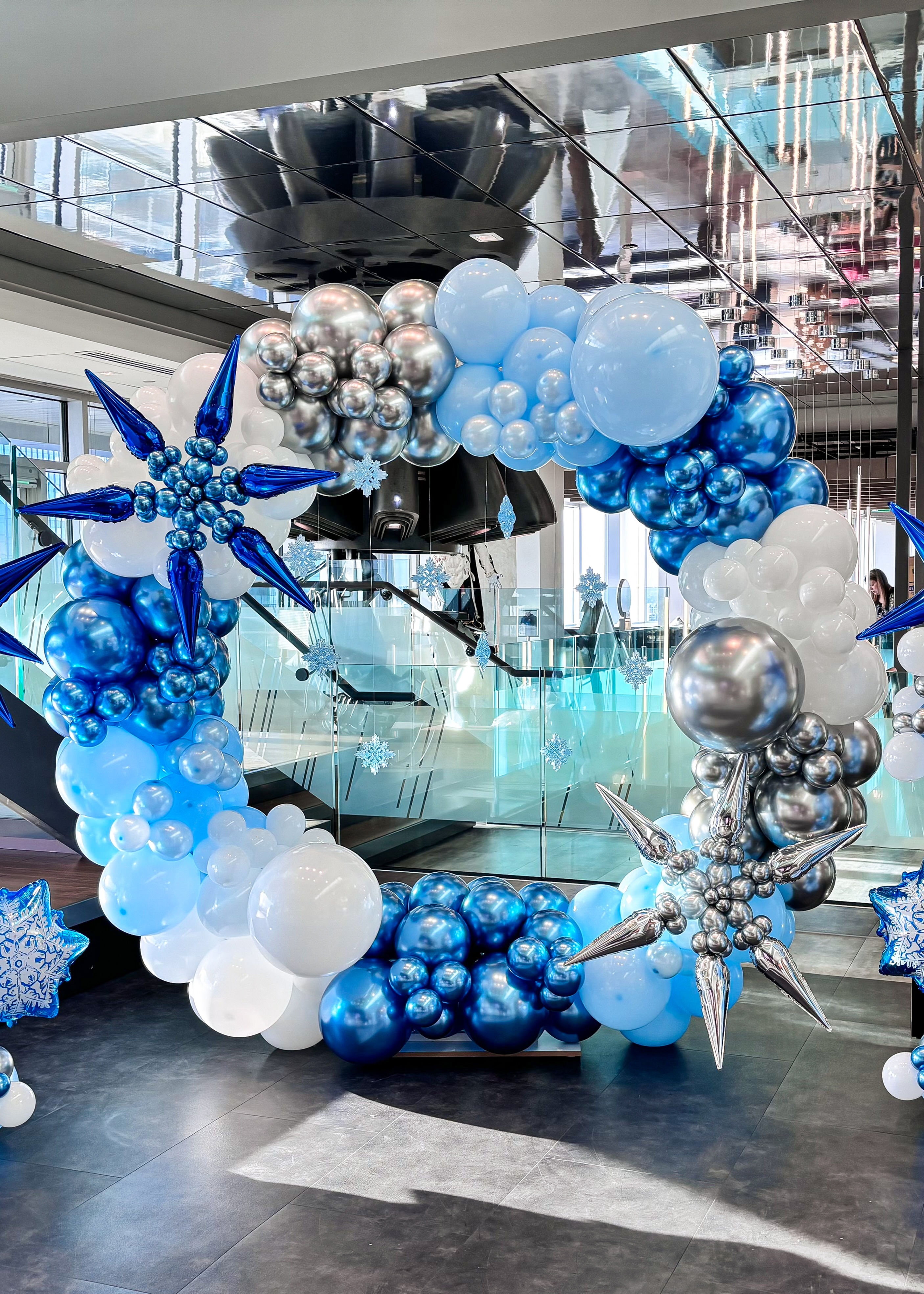 Winter Circle Balloon Arch