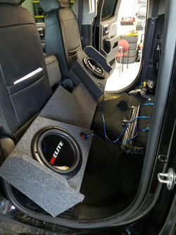 70265868_371184443789565_258577900465291