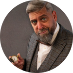 Pep, born on May 11, 1970, in Geneva to Italian parents, completed all his schooling in the canton, including an apprenticeship as an electrical fitter.

From a very young age, he has always been a great lover of all kinds of shows.
In 2017, at the age of 47, he decided to take the plunge by enrolling in improvisation classes. It was under the guidance of Kévin Eyer and Mehidin Susic, co-founders of the KéMedy Club, that he began writing his first sketches and took to the stage for the first time.

In 2018, after only a year, he won his first award, taking first place at the "Swiss Comedy Talent" competition in Bulle, organized by Ivan Madonia (Swiss Comedy Club).
That same year, he organized and participated in several open mic nights in French-speaking Switzerland. Building on his experience, he will also be performing three times at the Caustic Comedy Club in Carouge for 30/30 comedy nights.

In 2019, he decided to write his first one-man show, "La 50aine on en parle?" (Let's Talk About Turning 50?), for his 50th birthday. Due to Covid, he performed his show for the first time on his 52nd birthday at the bar and performance venue "Les 4 coins" (The Four Corners). To date, he has performed four times to sold-out crowds.
This just goes to show that in life, you have to believe in your dreams and give yourself the means to achieve them.