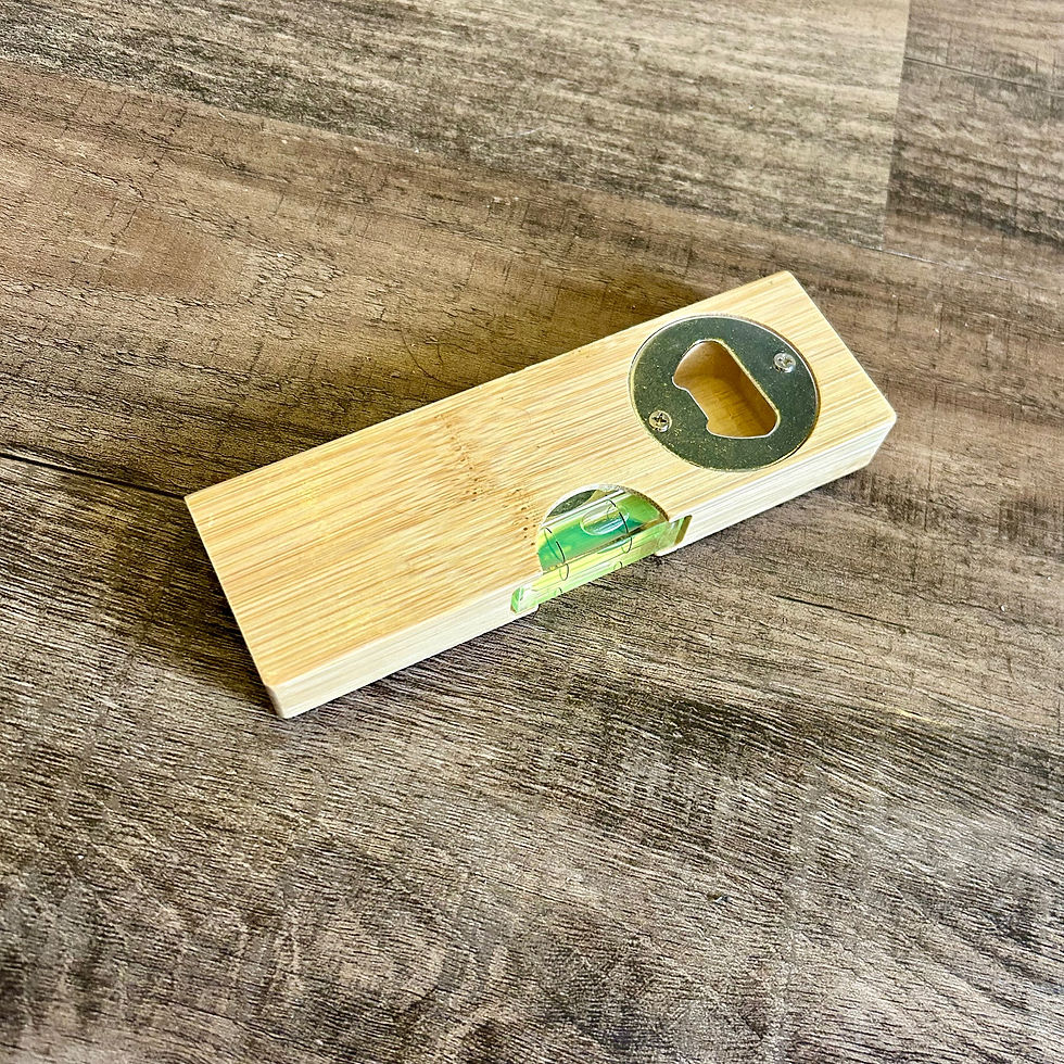 Miniaturbild: Wasserwaage mit Flaschenöffner und persönlicher Gravur