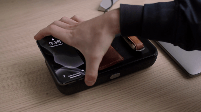 Orbitkey-Nest-Wireless-Charger.gif