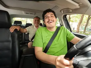 Estudio de Oxford Economics destaca beneficios de la negociación de precios en apps de movilidad