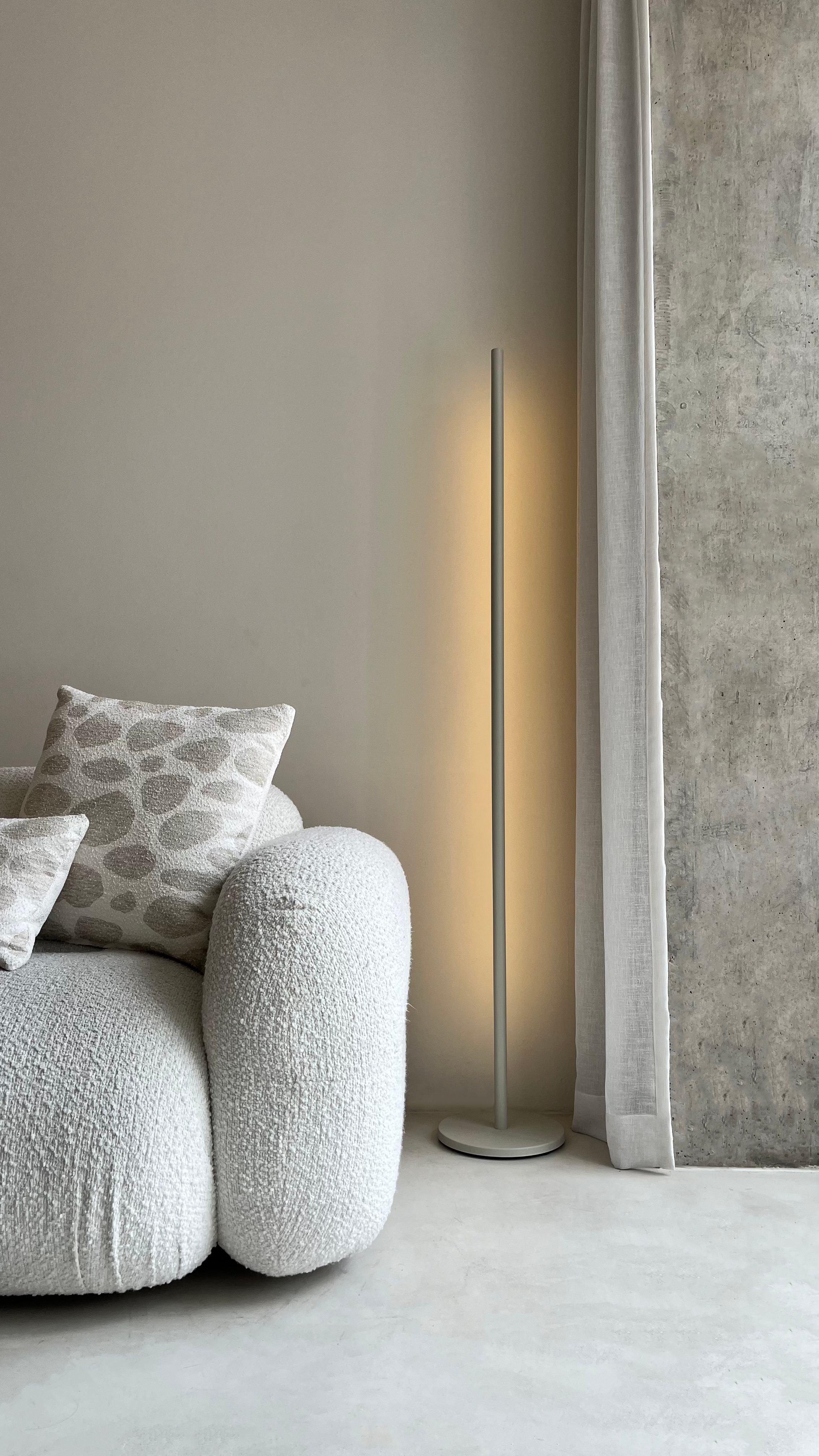 Lámpara LINE LED PIE TAUPÉ