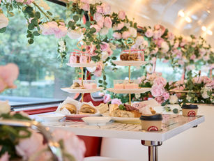 【満員御礼】英国展アフタヌーンティーバスツアー完売！！