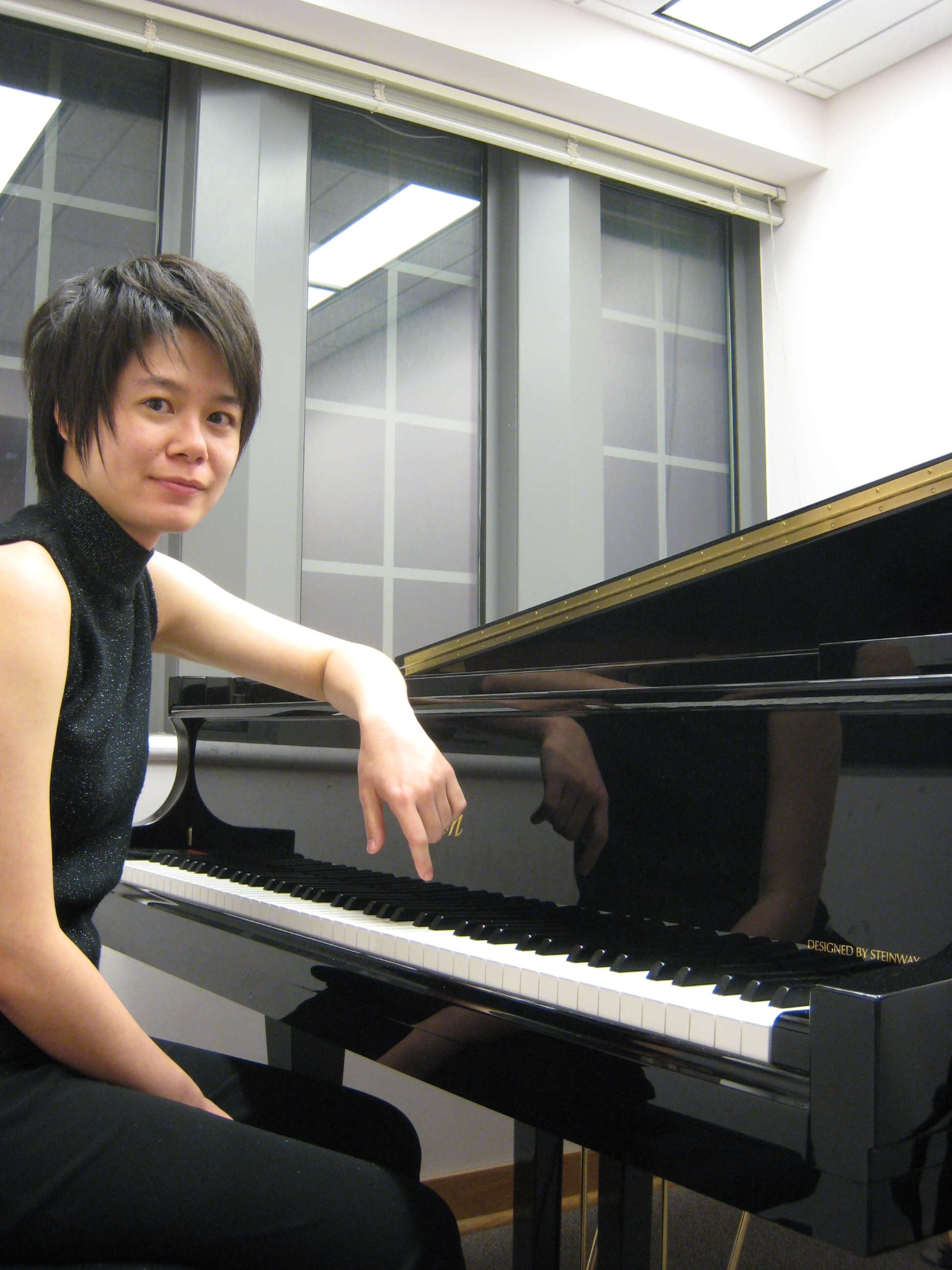 鄞蔚婷 WEI-TING YIN