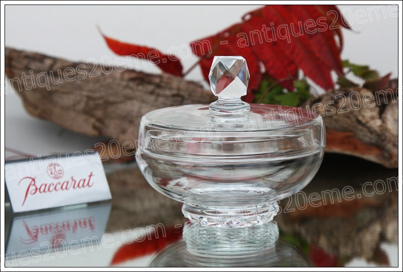 Antiques20ème, Boîte à poudre en cristal du modèle Baccarat Rachel, Baccarat crystal powder box