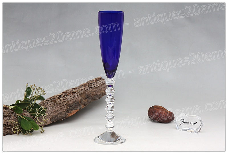 Antiques20ème, Flûte verre à champagne en cristal de Baccarat modèle service Vega, Baccarat crystal Champagne flute glass