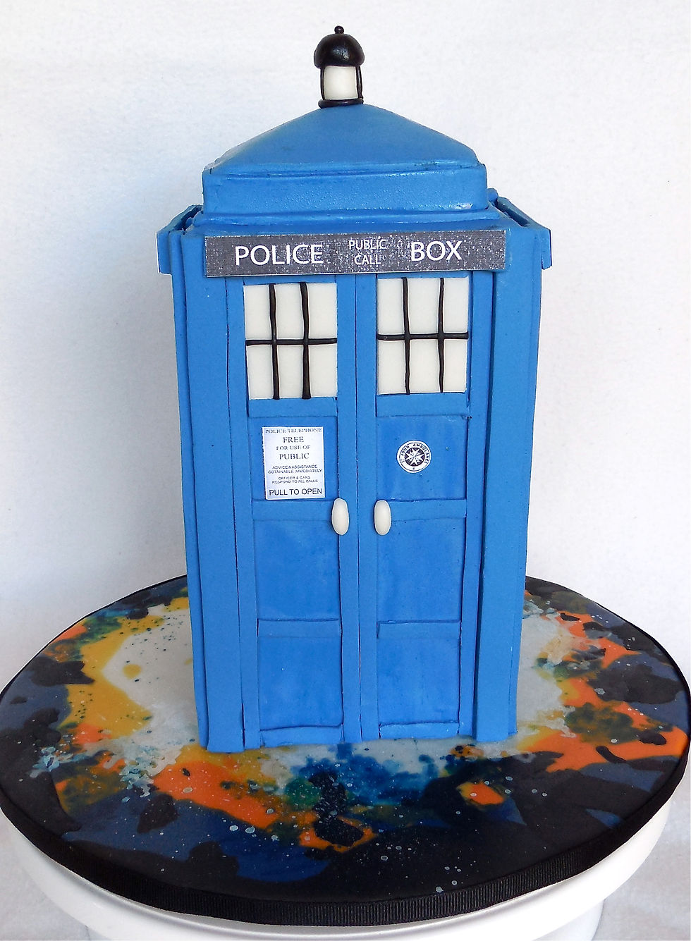 Impressive sculpted cakes