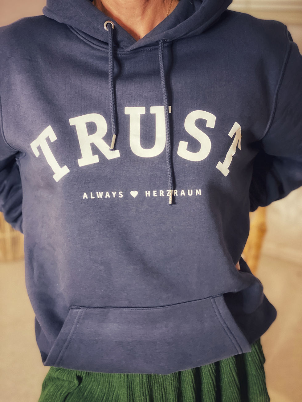 Miniaturbild: TRUST Hoodie
