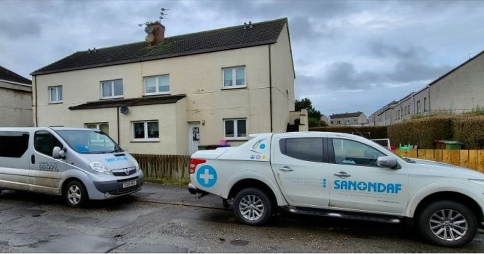 Two Sanondaf vehicles attending an emergency callout.