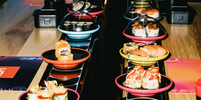 YO! conveyor belt of sushi and food