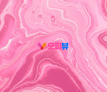 pink and white abstract painting_edited.