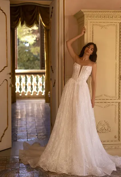 June-Brides-Glasgow_The-Sample-Suite_Sale-Wedding-Dresses-Glasgow.