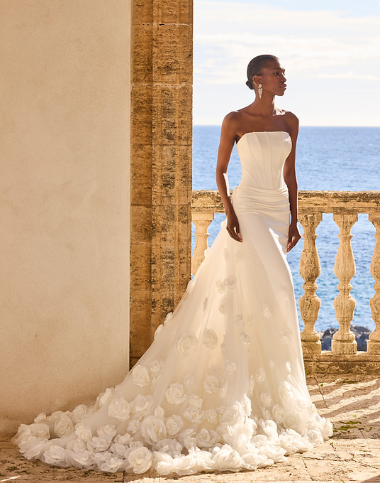 Veni-Infantino_Wedding_Dresses_At_June_Brides_Glasgow_Style_Halia_63148B.