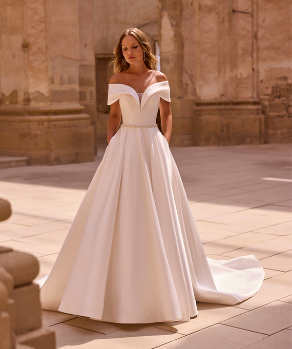 Veni-Infantino_Wedding_Dresses_At_June_Brides_Glasgow_Style_Haya_63043.