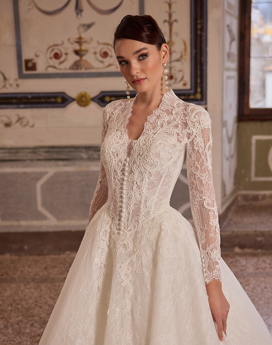 Veni-Infantino_Wedding_Dresses_At_June_Brides_Glasgow_Style_Alyx_63343.