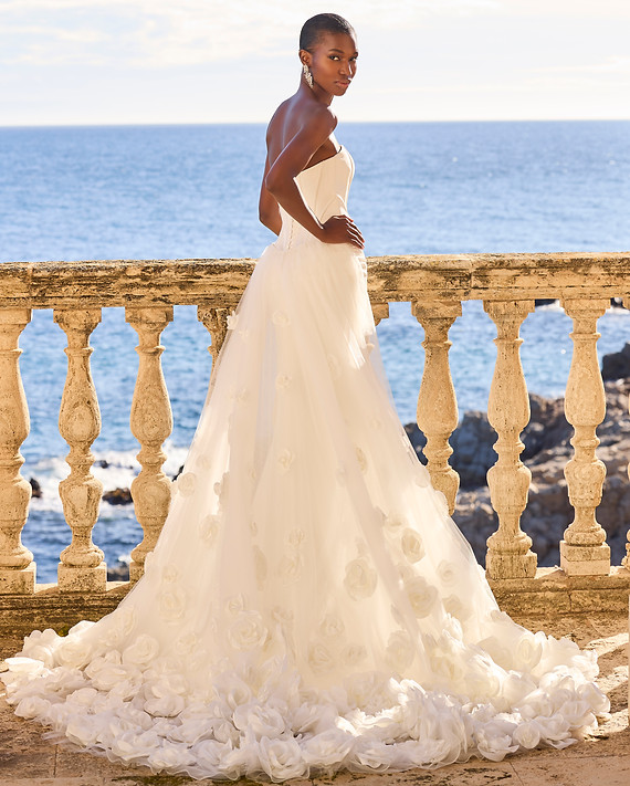 Veni-Infantino_Wedding_Dresses_At_June_Brides_Glasgow_Style_Halia_63148B.