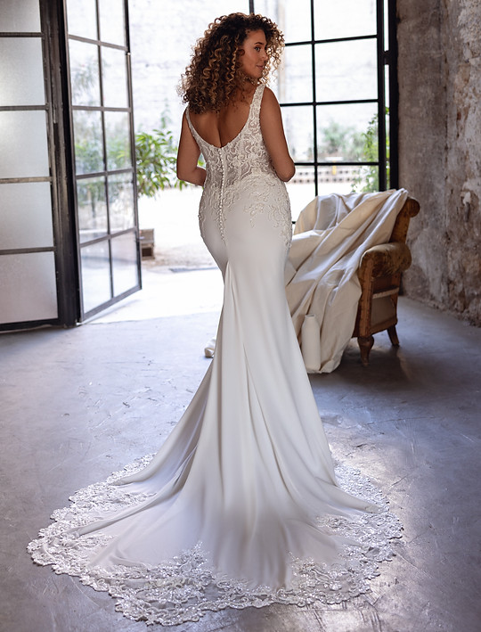 Demetrios_Wedding_Dresses_At_June_Brides_Glasgow_Style_Demetrios_Florianna_FL007.