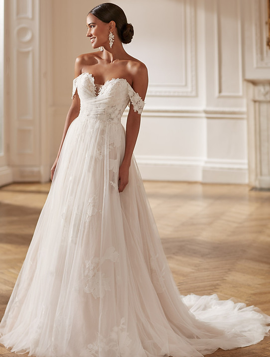 Ellis-Bridals_Wedding_Dresses_At_June_Brides_Glasgow_Style_Elara-11910.