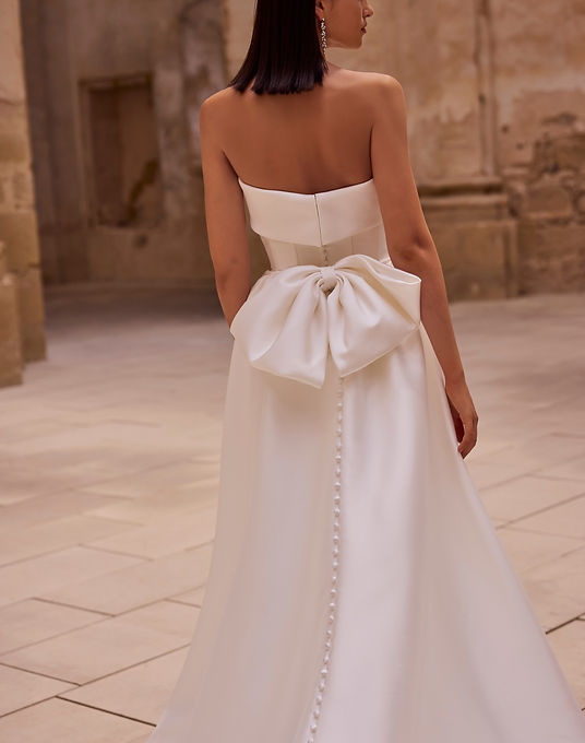 Veni-Infantino_Wedding_Dresses_At_June_Brides_Glasgow_Style_Hillary_63029.