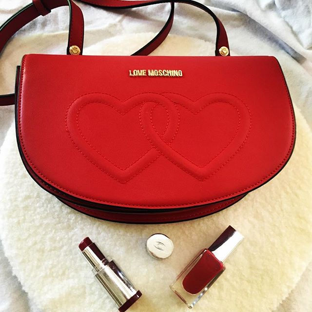 Le chouchou du moment 😍 queridinho do momento #bag#moschino#red#