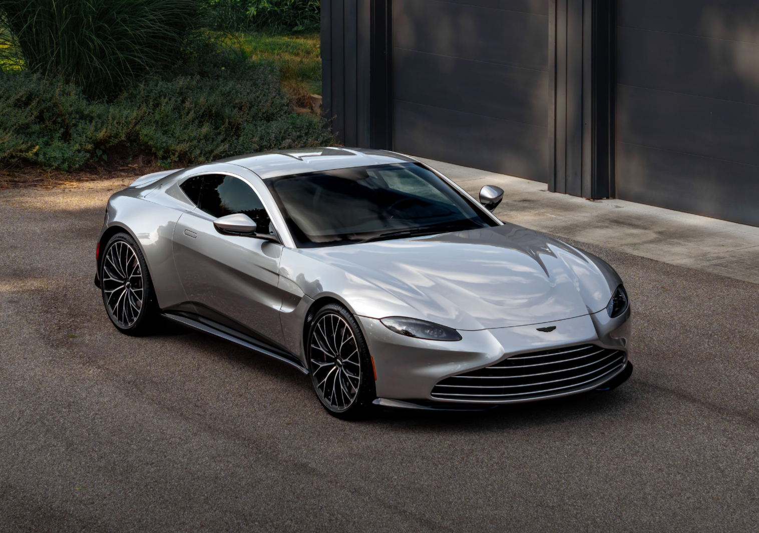 2023 Aston Martin Vantage's photo