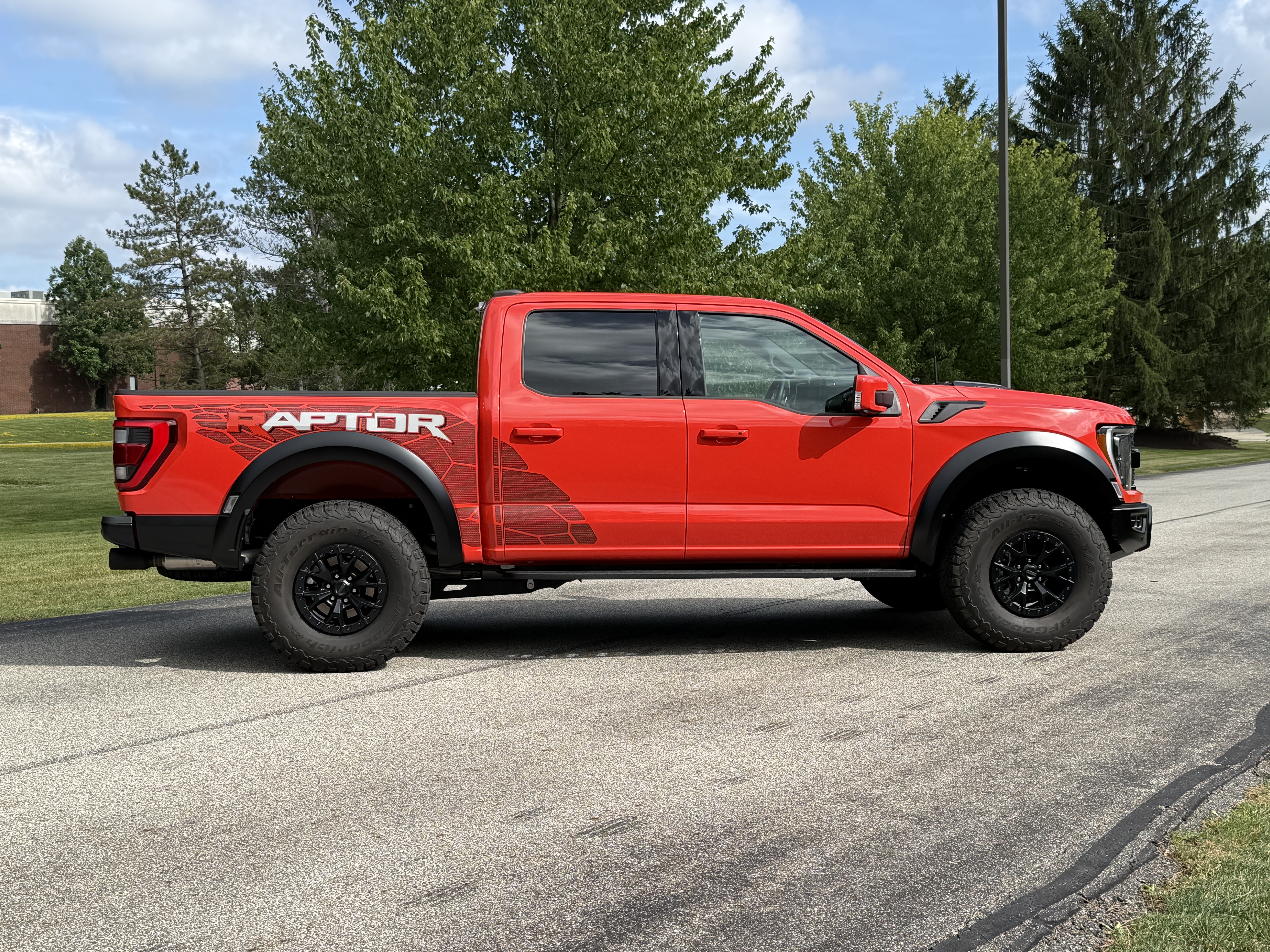 2023 Ford F-150 Raptor - Photo 2