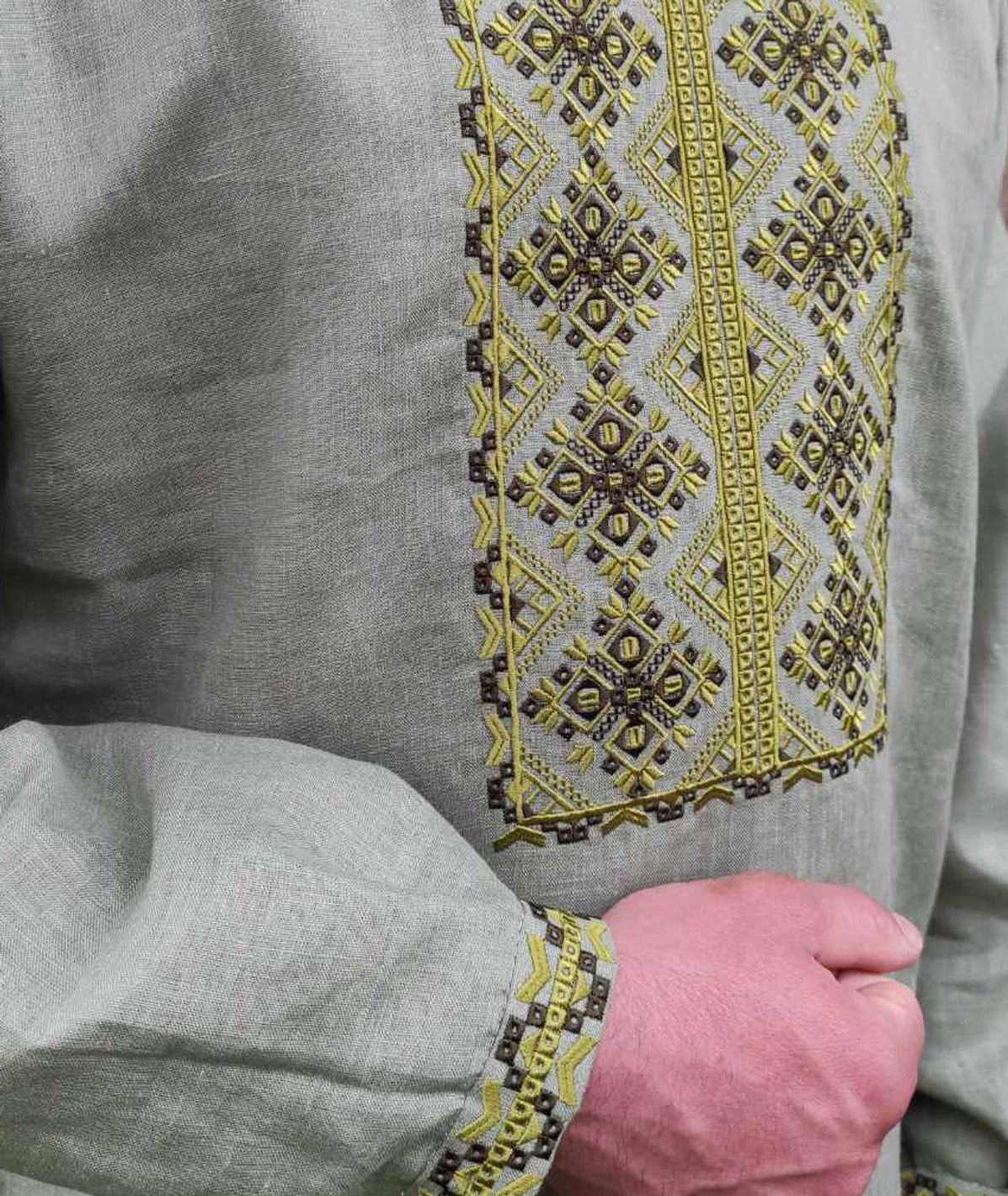 Вишиванка, чоловіча вишита сорочка на оливковому льоні (Арт. 02910)